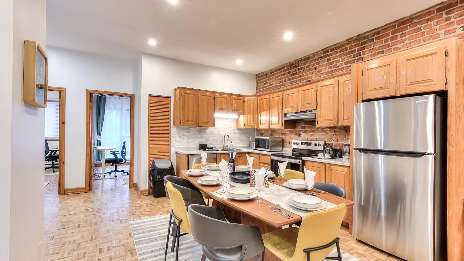 Spacious Apartment In The Plateau With Parking 몬트리올 0*,